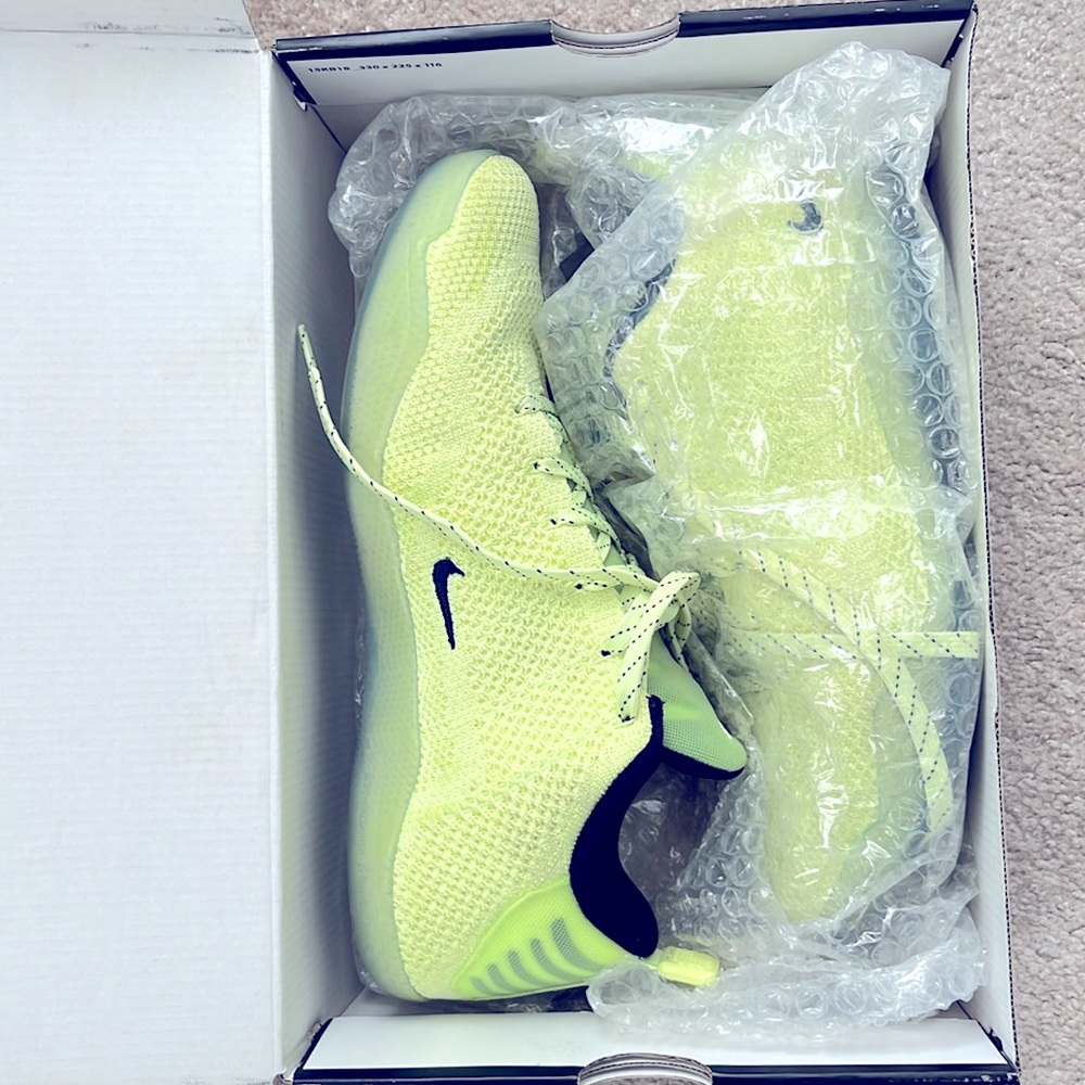 Nike Kobe 11 (XI) elite basketball shoes “4KB” “Ghost of Christmas”